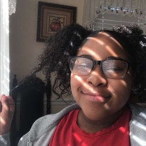 Meet your Posher, Hollie